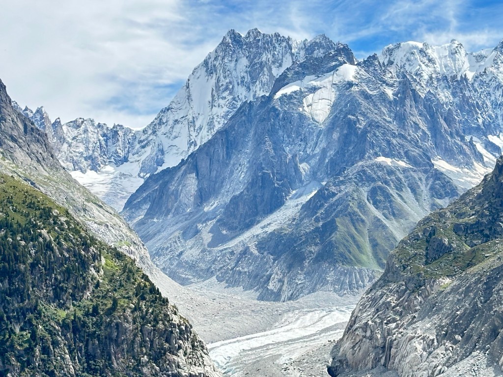 Exploring Le Mar De Grace & Ice&nbsp;Caves